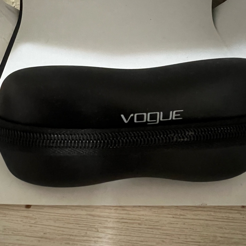 Vogue Black VR Headset Case